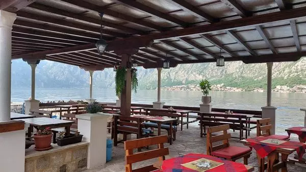 Restoran-konoba-Lanterna-Prčanj-Kotor1