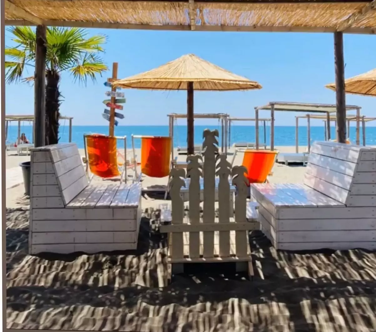 Smeštaj u prirodi GIOVANNI beach bar i restoran Ulcinj