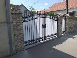 Kovana bravarija kapije ograde gelenderi Tivat Crna Gora (3).jpg